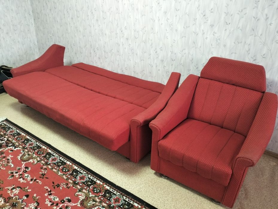 Отдам бесплатно два дивана и кресло