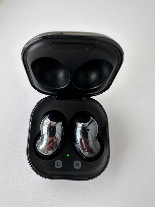 Vand casti wireless Samsung