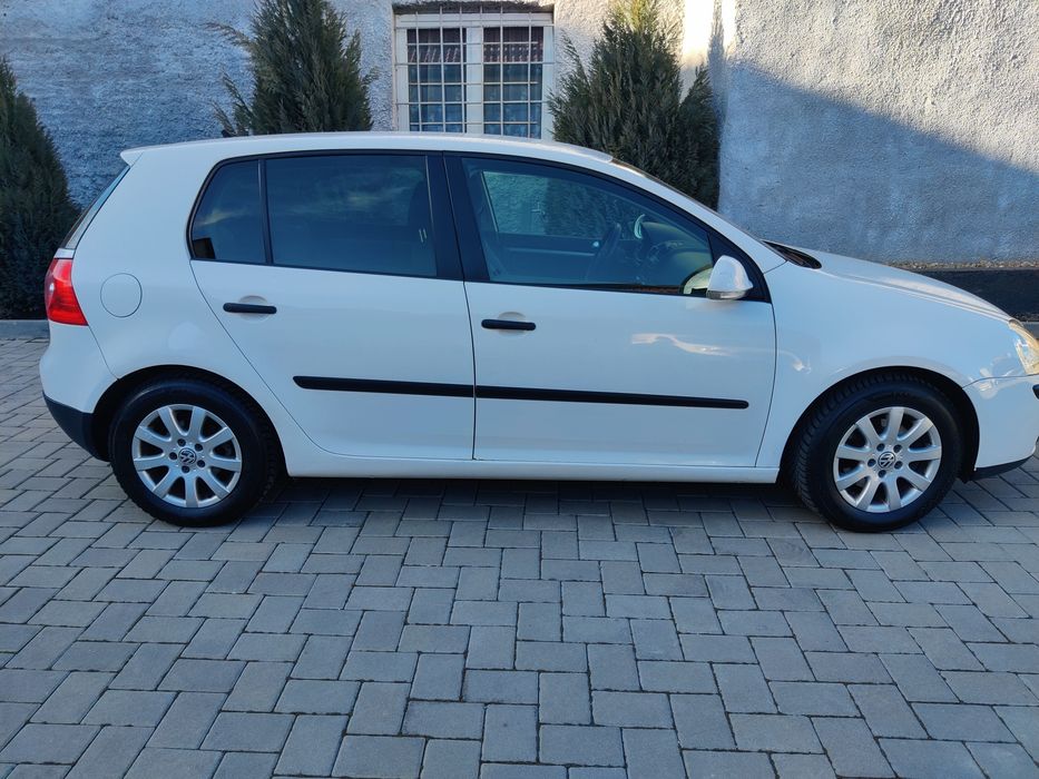 Volkswagen Golf 5 – 1.6 Benzină –180.000 km -  DSG – 2008 – Brasov