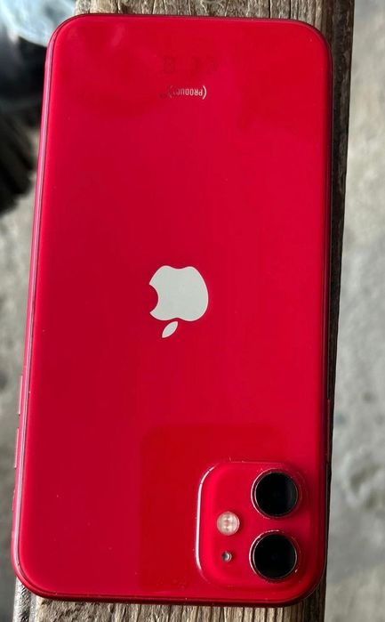Vând iPhone 11 Red