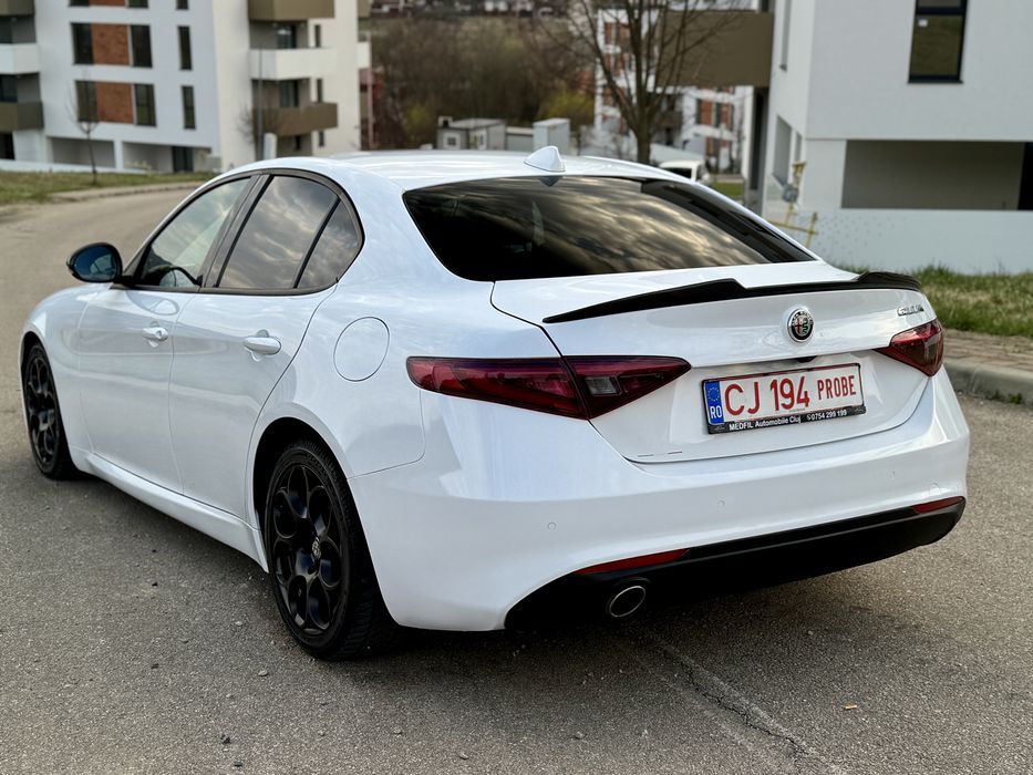 Alfa Romeo Giulia 2.2 Diesel 180 Cp Distronic Line Assist Bi-Xenon