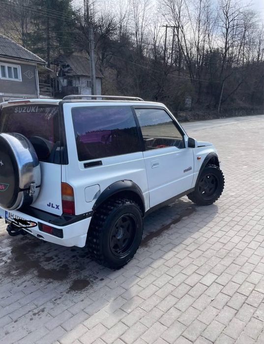 Vând Suzuki vitara 16 v8 merge perfect fără rugină la șasiu a fost refăcut