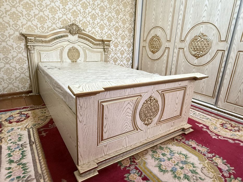 Срочно Продаётся мебель Кровать с Матрасом отличном состоянии новая