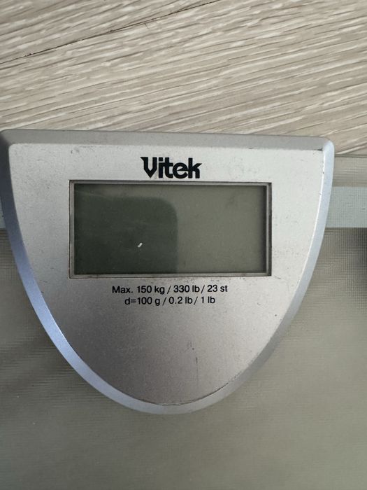 Продам весы напольные Vitek до 150кг