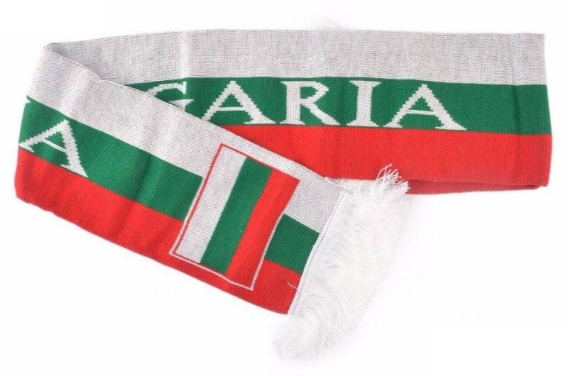 Летни и зимни шалове в цветовете на българското знаме-различни,модели