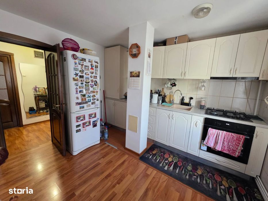 3 camere, decomandat, etaj 1, zona Favorit,  3 balcoane, renovat 2020