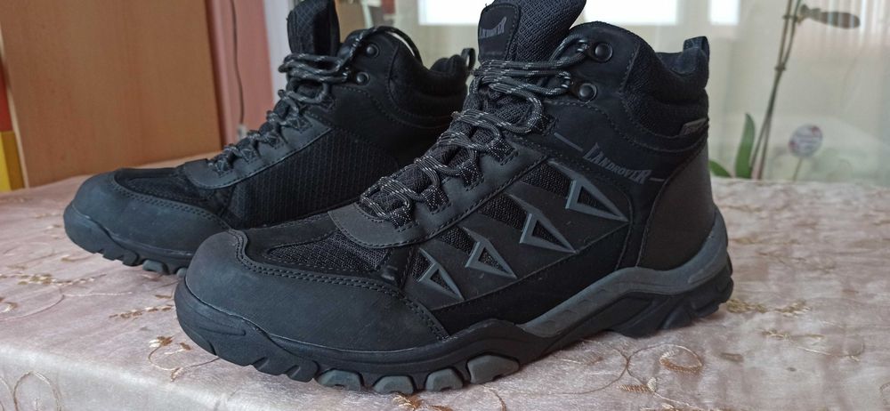 Timberland№ 38-40лв Karrimor№43-55лв,Landrover№44-45 лв,ЕССО № 40-35лв