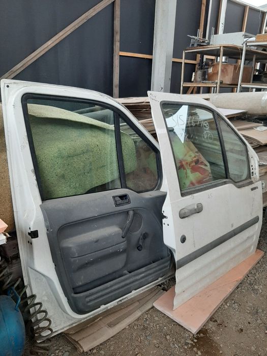 Двери передние Ford Connect