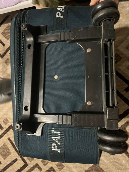 Чемоданы продам.бу5000тг