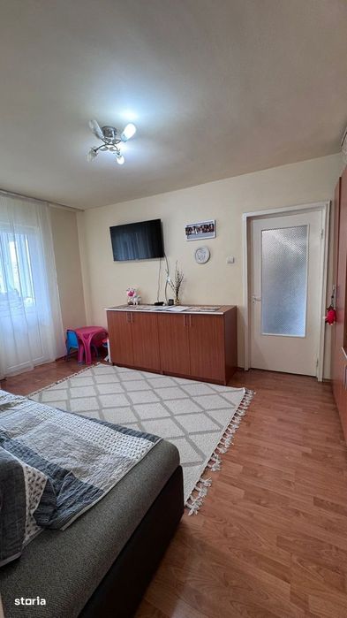 Ap 2 camere de vânzare, cart. Rogerius