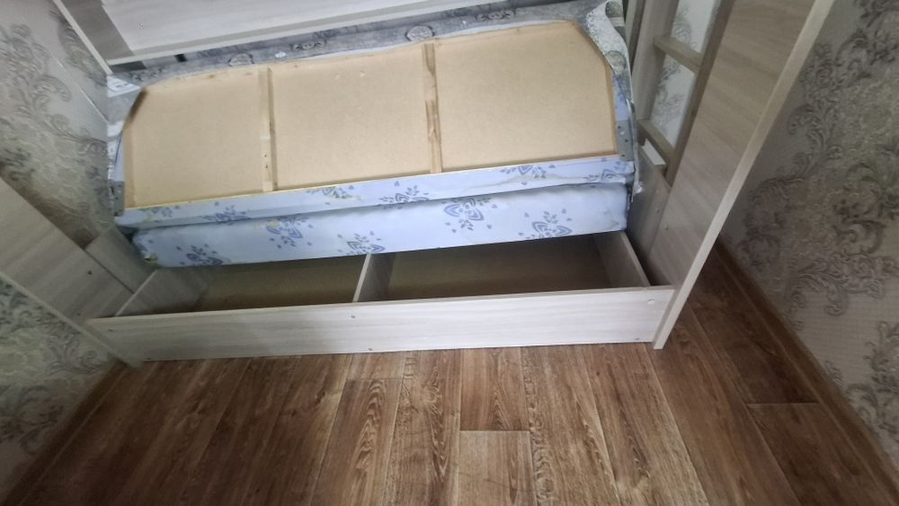 Продам двухъярусную кроватью б/у