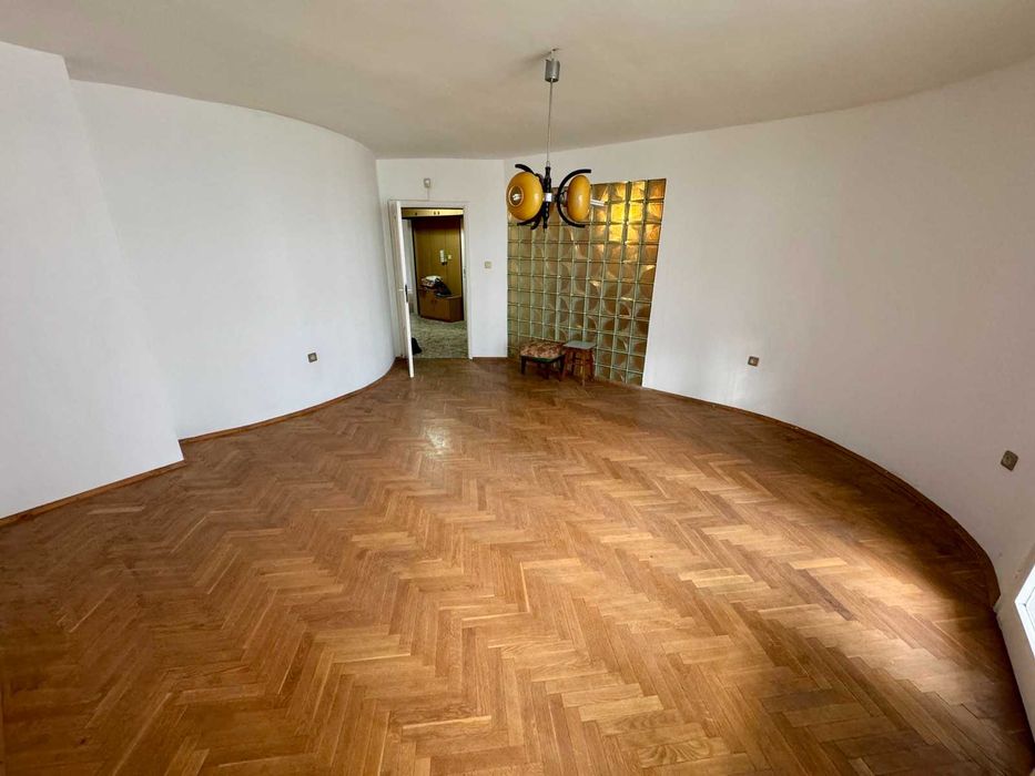 Дава се под наем Офис в Бургас, Център - 94 кв.м за 510 € - Снимка #1