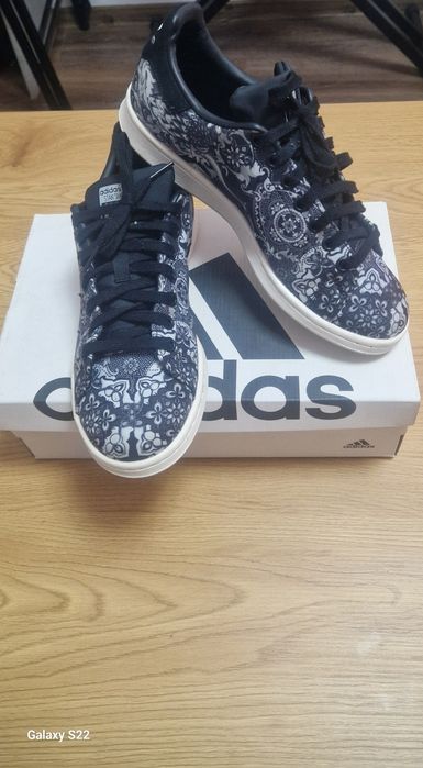Vand pantofi sport Adidas colectie.