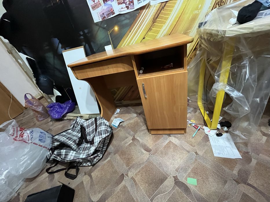 Отдам письменный стол бесплатно (САМОВЫВОЗ)