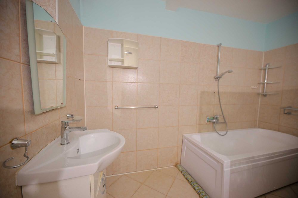 Продава се Къща в с. Ново Ботево, Област Добрич - 324 кв.м за 282 €/кв.м - Снимка #17