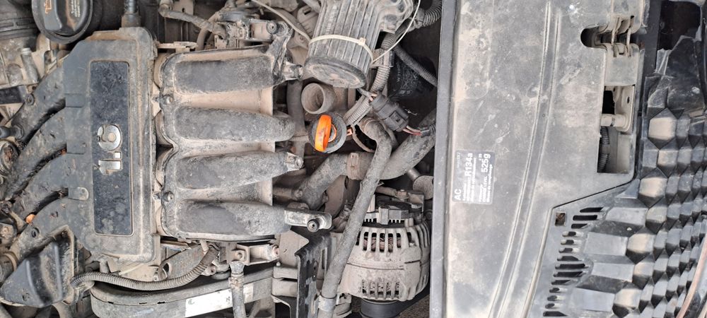 Dezmembrez vw Golf 5 1.6 bse motorul se da cu cutie 5 trepte