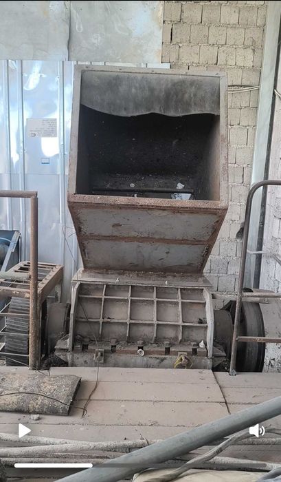 Оборудование по переработ вторичных отходов пластмассы, дробилка