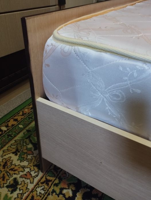 Кровать с матрасом 160*200