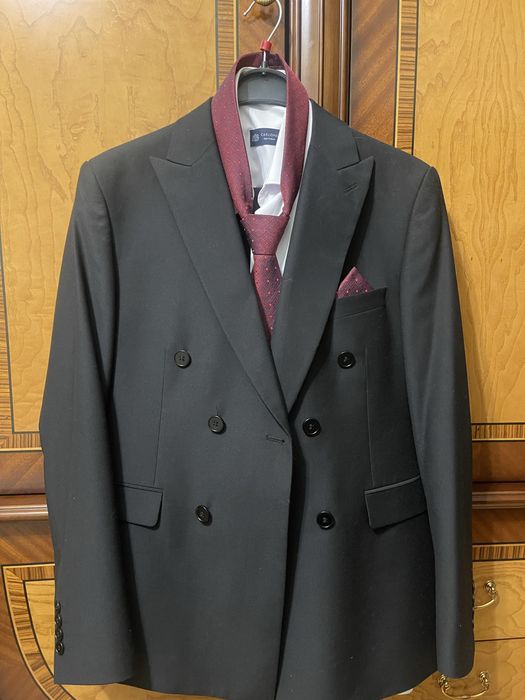 Костюм двубортый черный