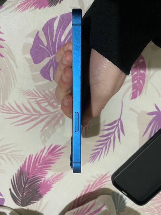 Продам iPhone 13