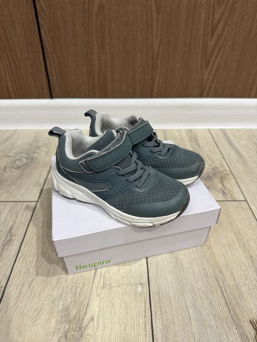 кроссовки 27р…..