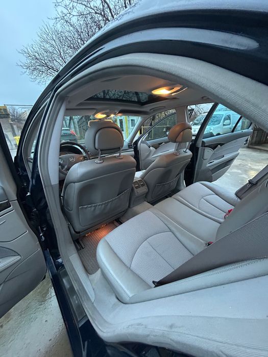 Mercedes E240-2004