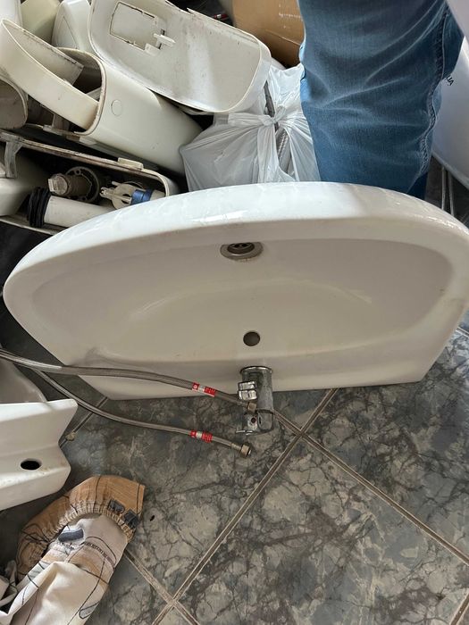 Vas toaleta si chiuveta