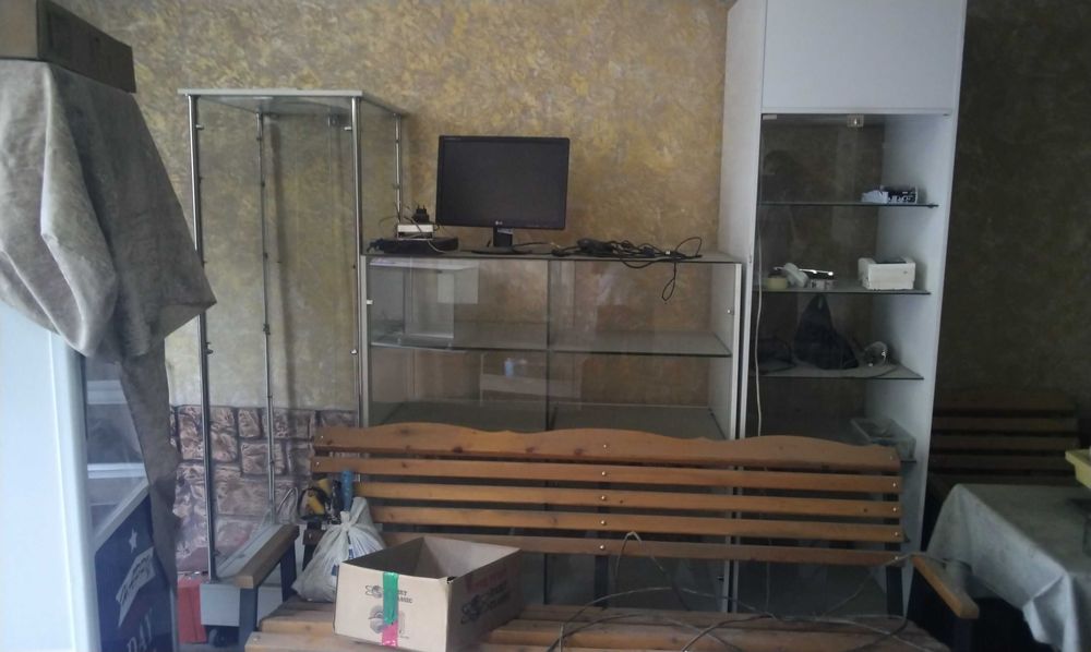 Витрина сотилади бу