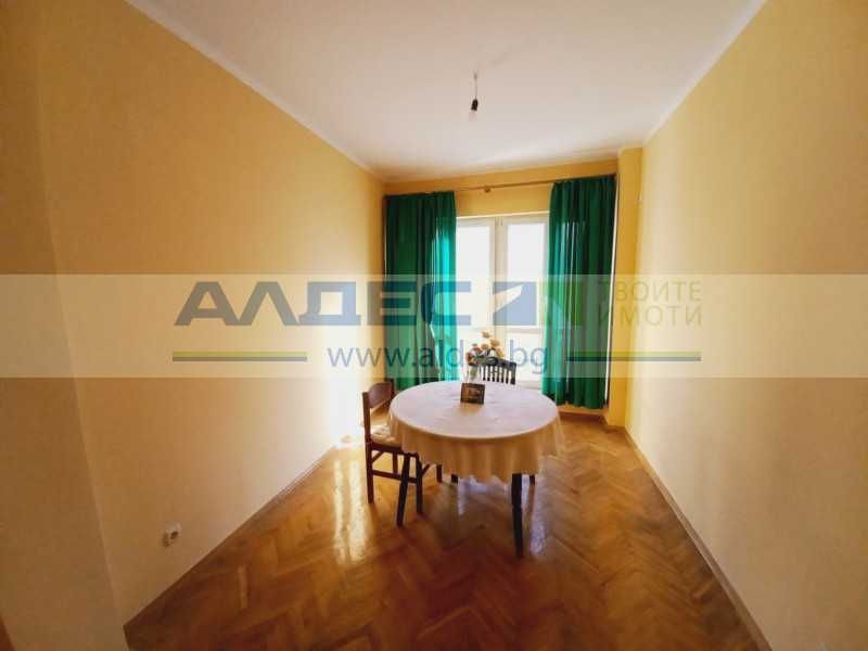 Продава се Тристаен апартамент в София, Център - 82 кв.м за 3598 €/кв.м - Снимка #2