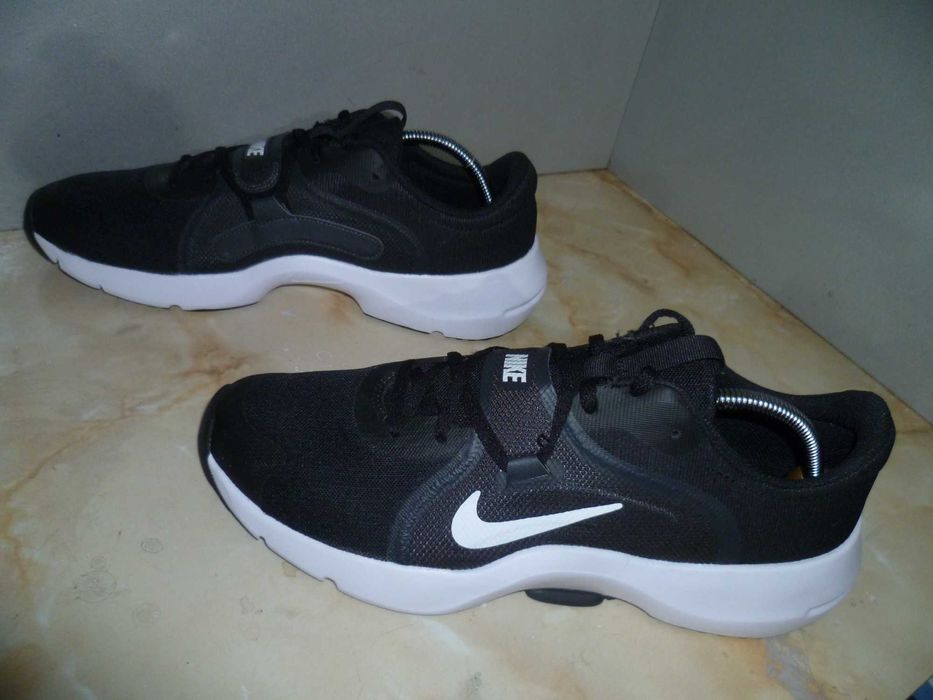 NIKE нови маратонки №45