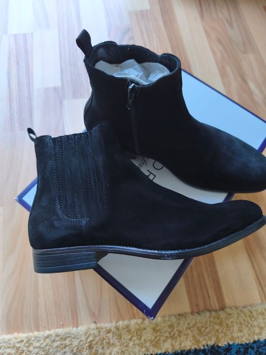 Vând ghete din piele Andree, maro 41 și negre39 noi în cutie și 42 neg