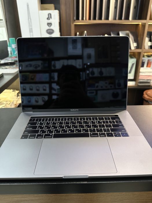 Macbook pro  core 7 16 512 holat yaxsh 450$ narh