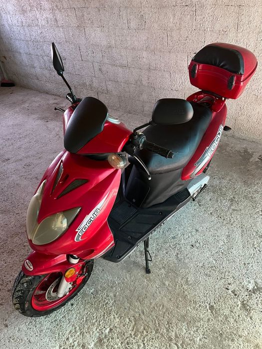 Vând scuter de 49 înscris pe primărie