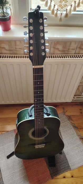 Vănd chitară electroacustuca marca Hora cu 12 corzi. Recondiționată recent.