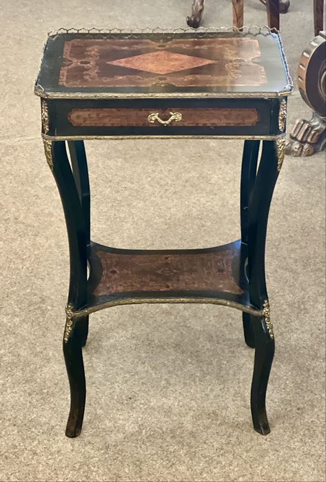 Măsuță Napoleon III – piesă deosebită, stil franțuzesc, secol XIX