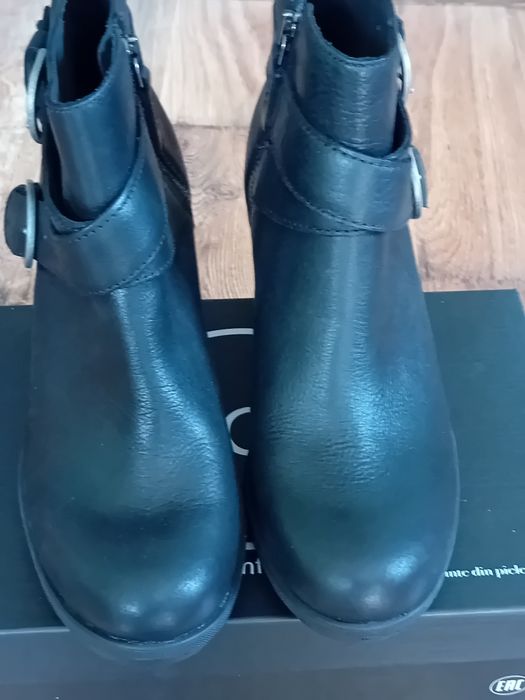 Ghete piele noi marca Sorrel