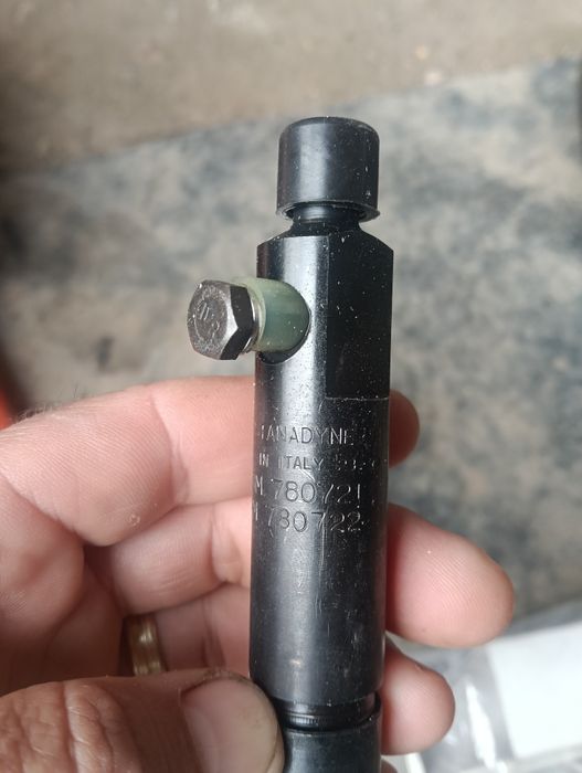 Vând injectoare pentru motor Lombardini