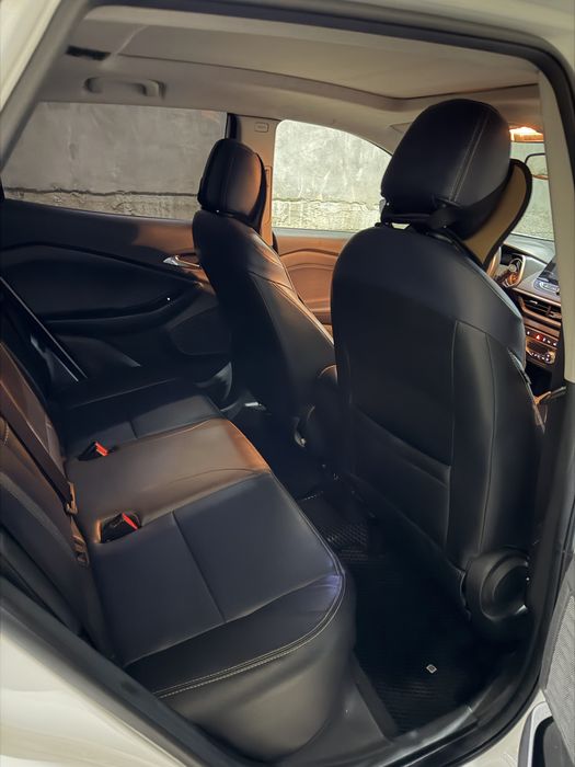 Tracker 2022 yil Premier Full Toza