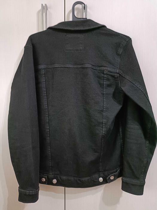 Geaca de blugi neagră