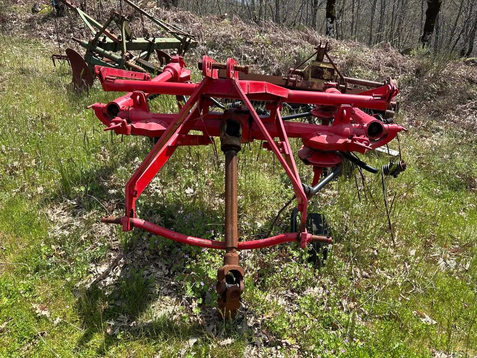 трактор Беларус 1221 и селскостопанска техника