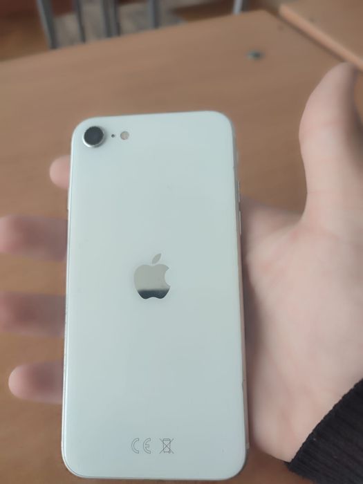 продам айфом се.