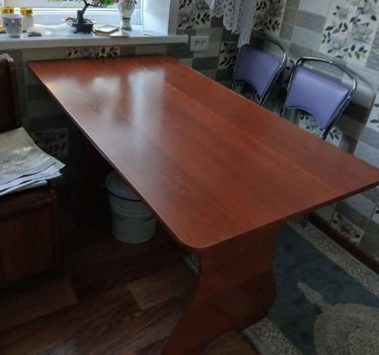 Стол обеденный большой