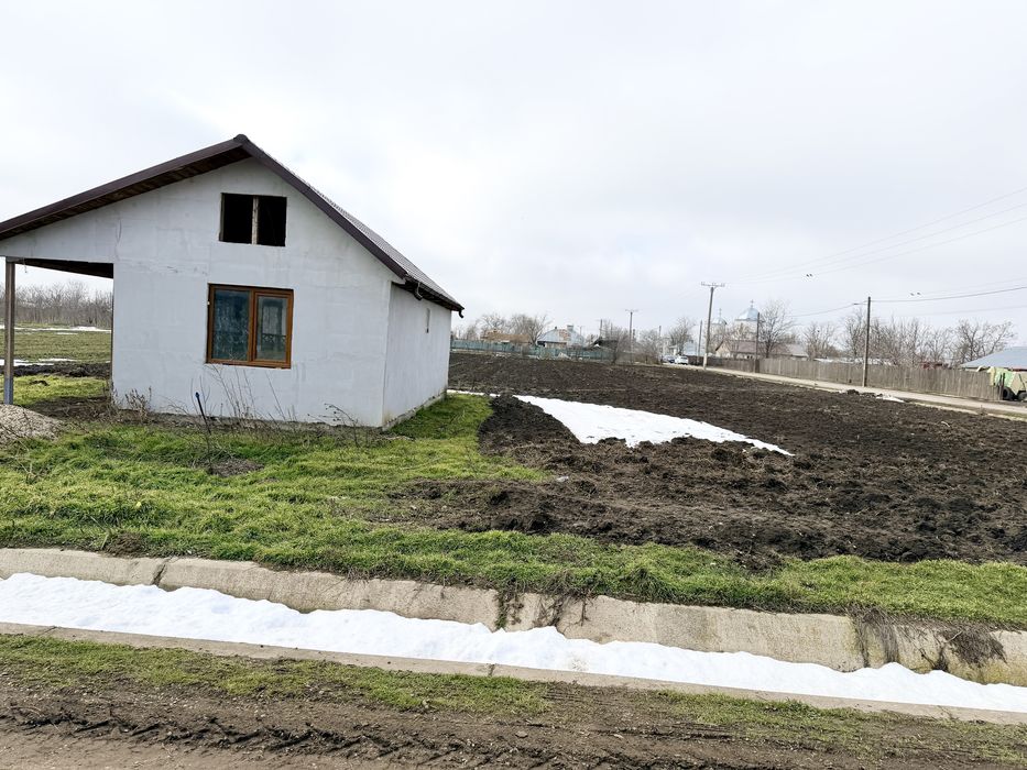 Teren intravilan +casă