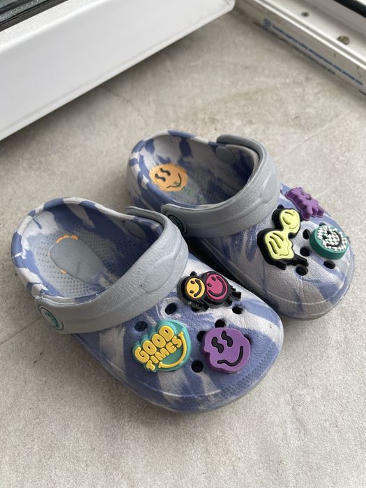 Две пары детской летней обуви, 23 р