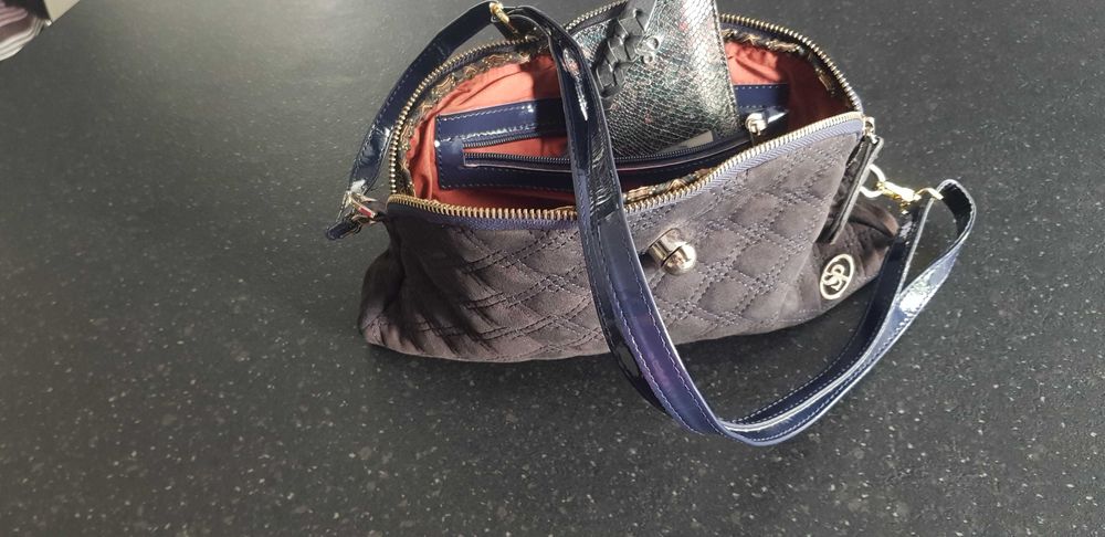 Продавам дамска чанта и калъф за телефон