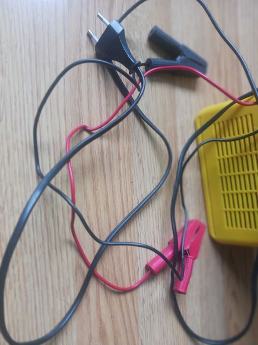 Автоматично трансформаторно зарядно за акумулатори