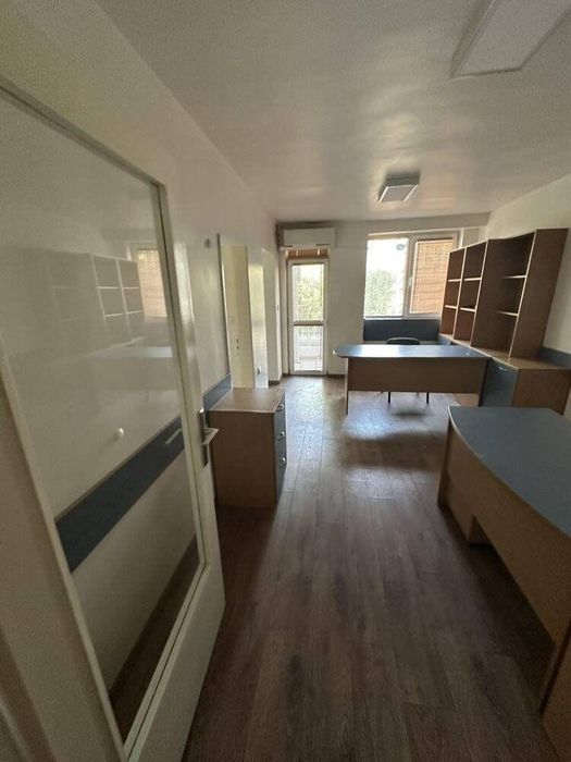 Дава се под наем Офис в Бургас, Център - 60 кв.м за 280.5 € - Снимка #1