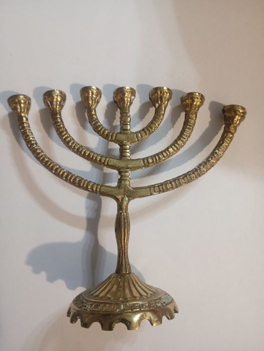 Vând un sfeșnic vechi din bronz