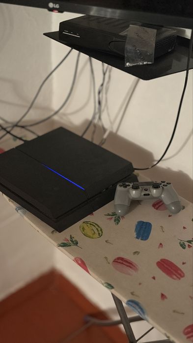 Продается ps4 fat на 500гб