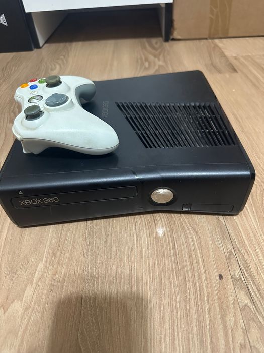 Xbox 360Slim FREBOOT. 250gb. 30 ta uyin